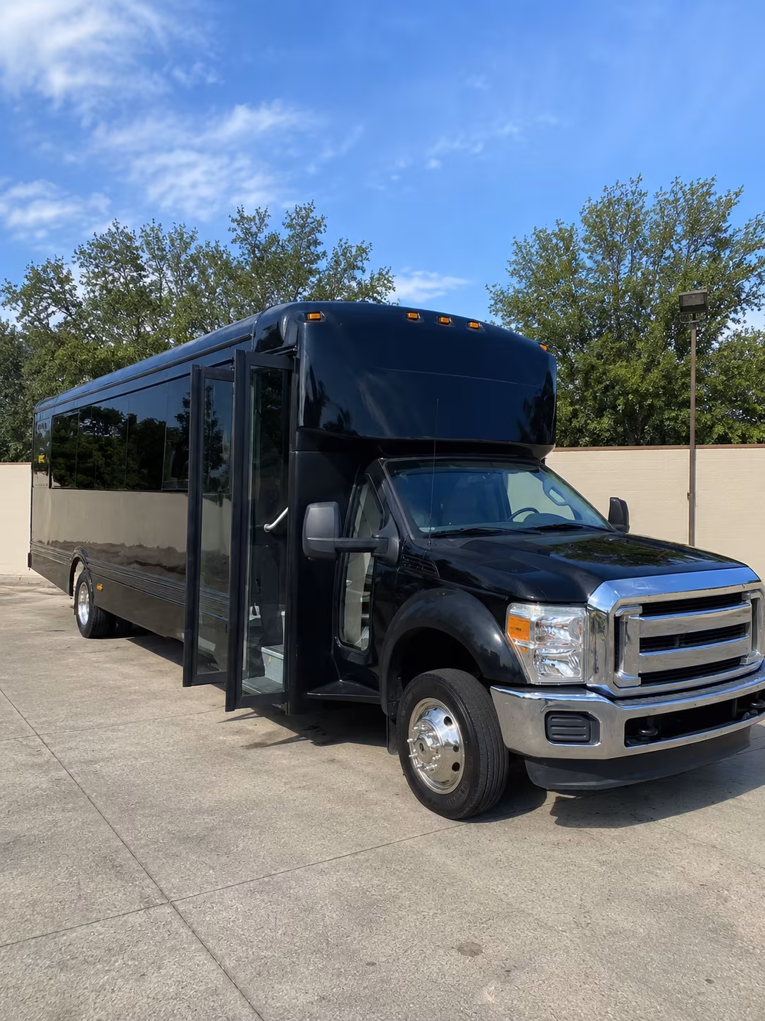 johns creek 20 passenger party bus