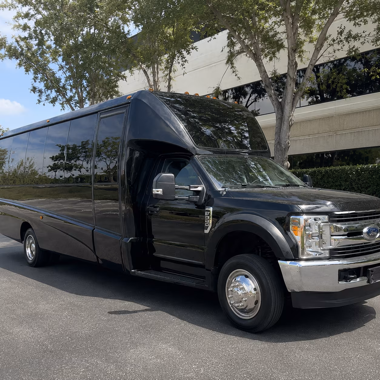 party buses to atlanta hawks games and concerts at state farm arena